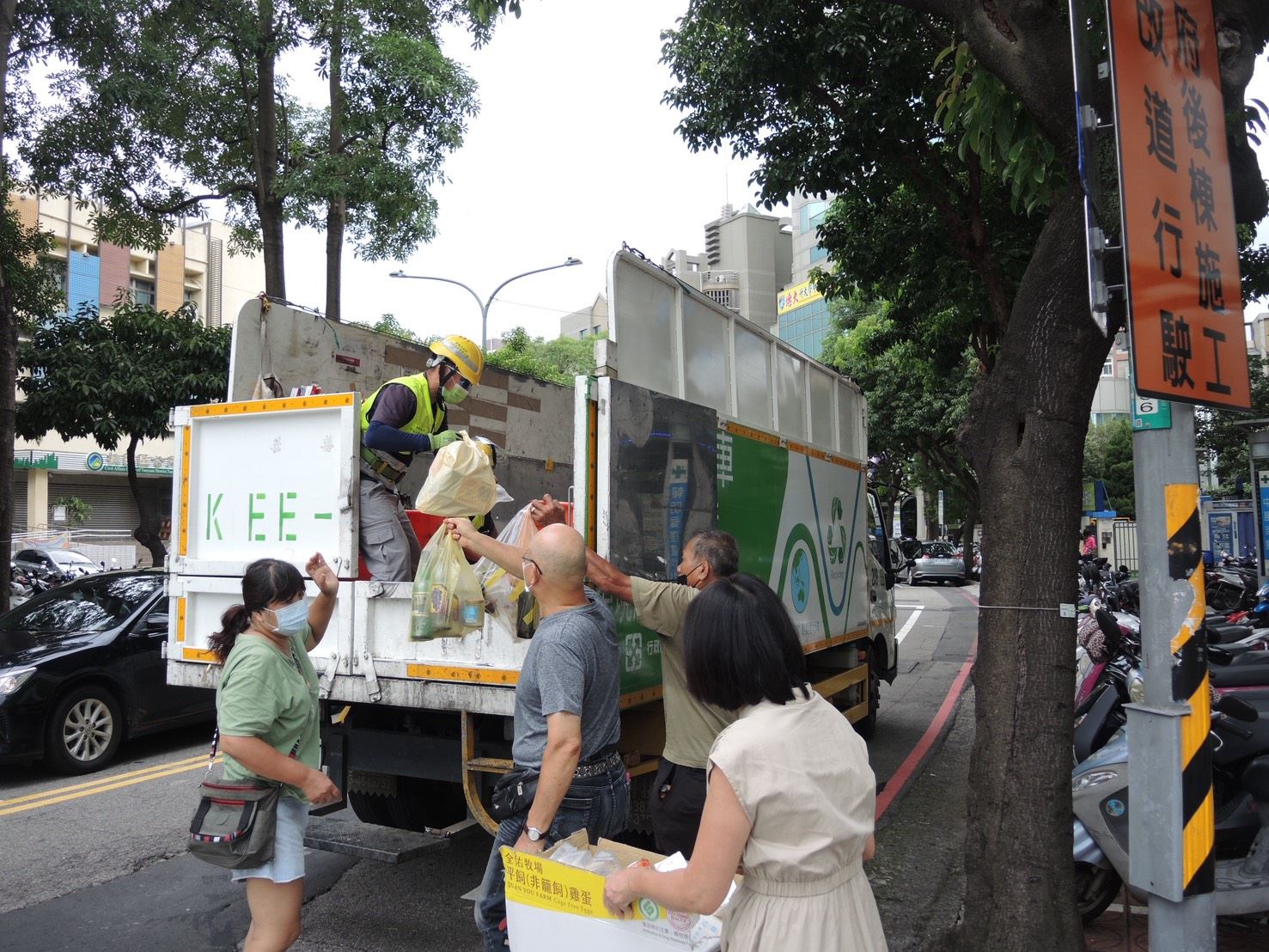 連假垃圾不囤積　桃園市垃圾照常收運不打烊 (1).jpg
